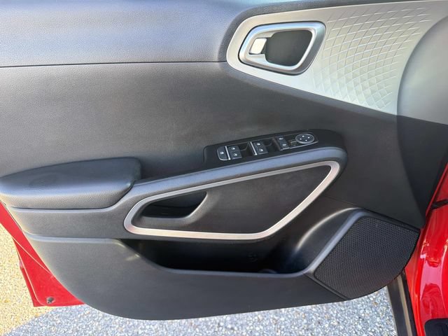 Used 2020 Kia Soul LX FWD image 16