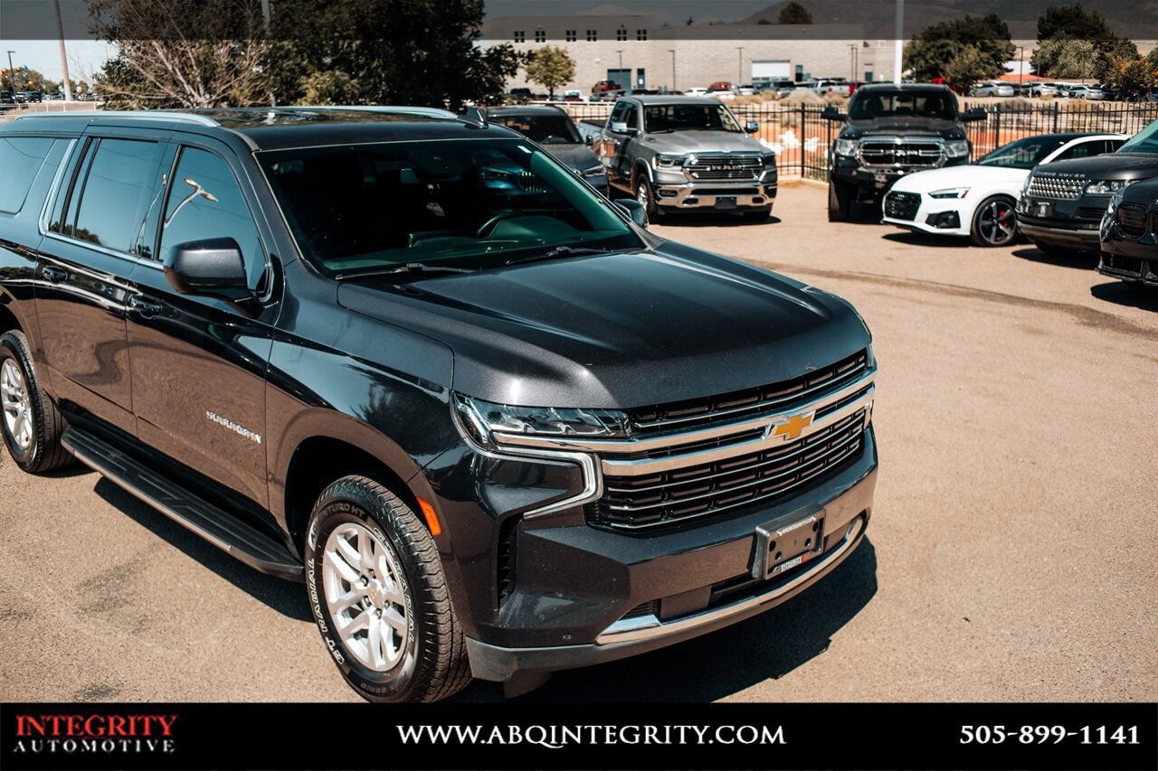 Used 2024 Chevrolet Suburban LT RWD image 13