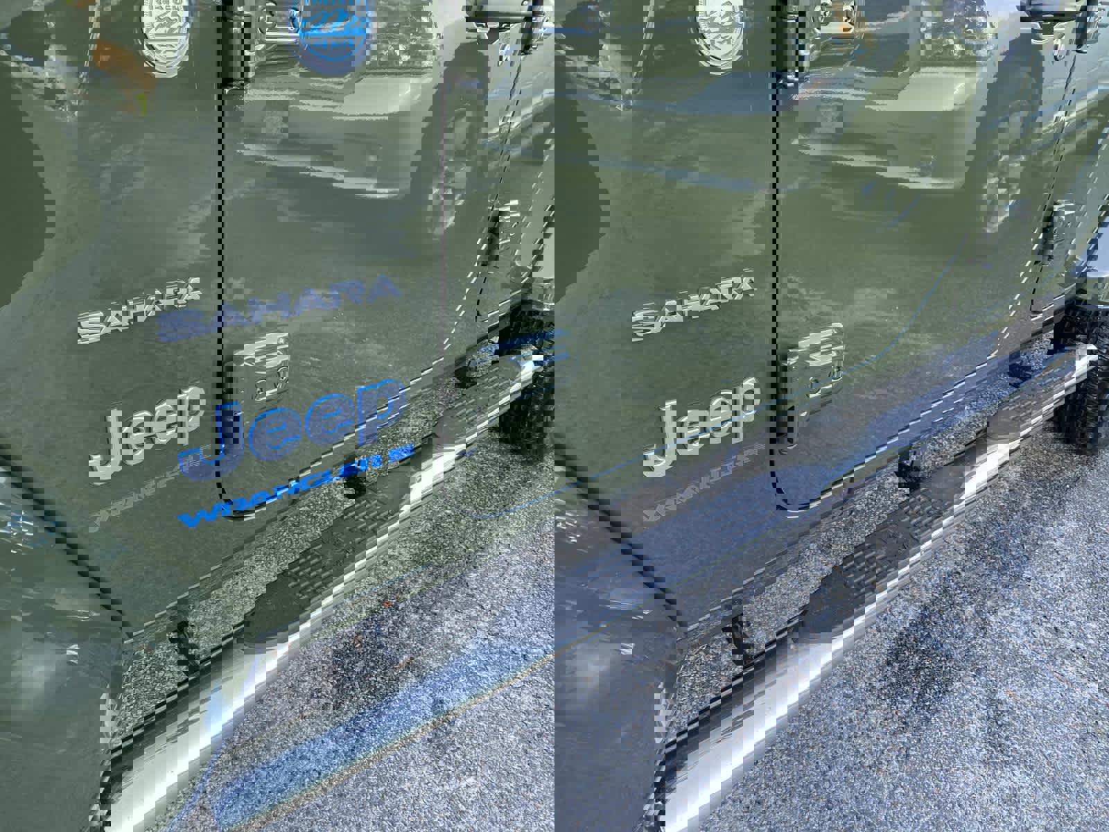 Used 2024 Jeep Wrangler Sahara w/ Technology Group image 12