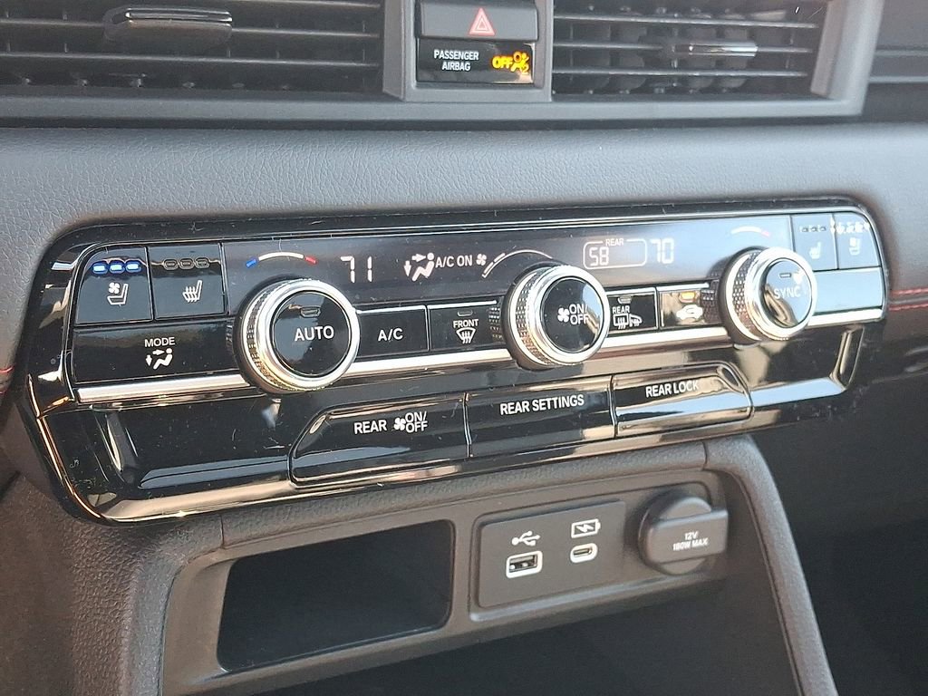 Used 2025 Honda Pilot Black Edition image 16
