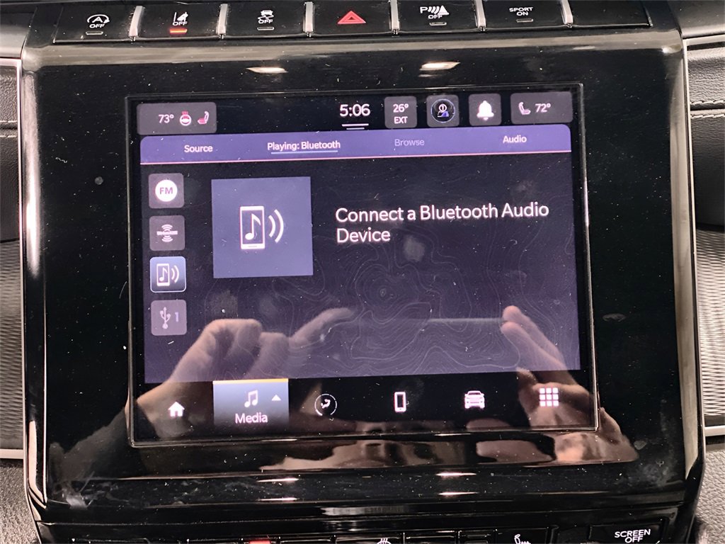 Used 2024 Jeep Grand Cherokee Altitude image 3