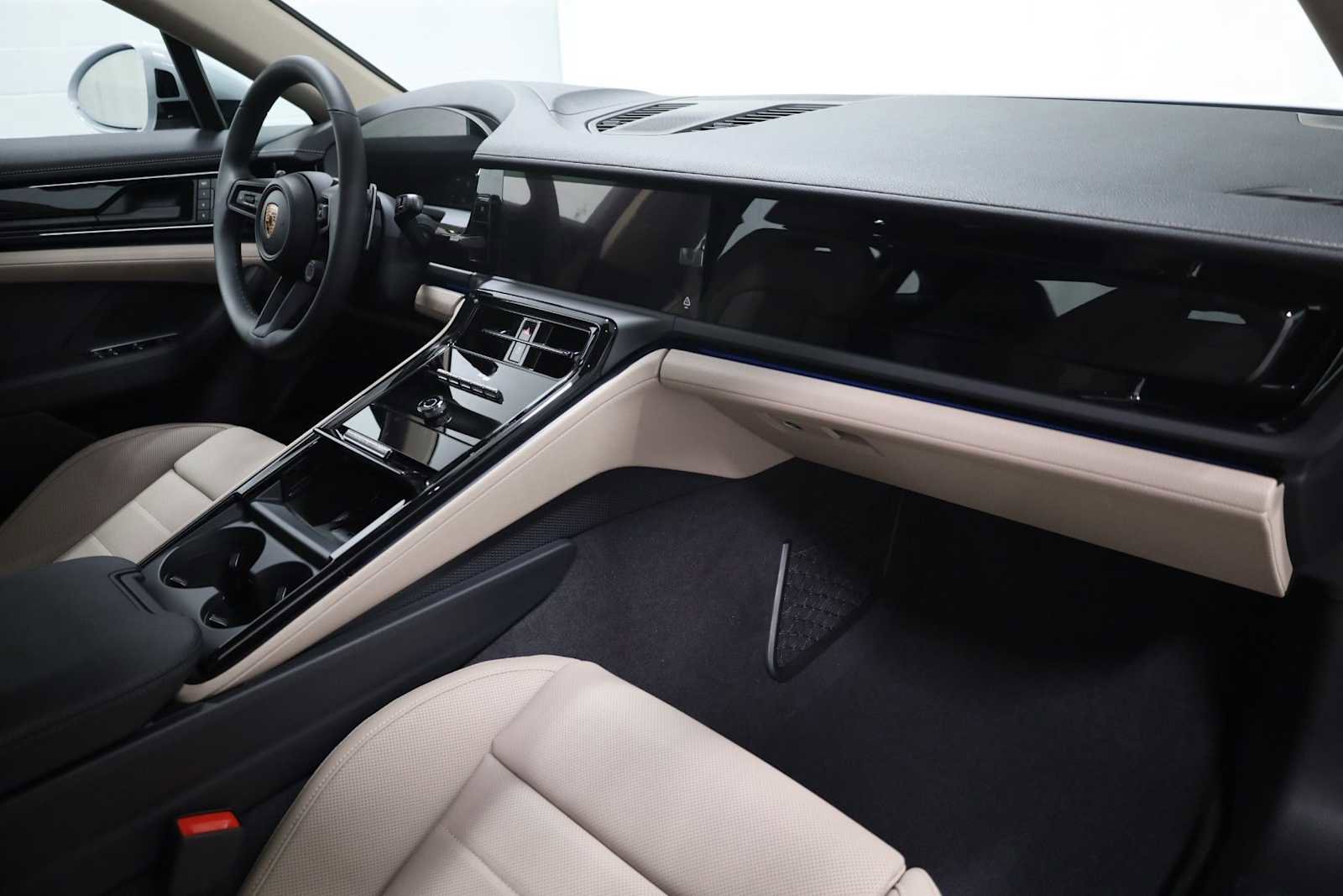 Used 2025 Porsche Panamera 4 image 6