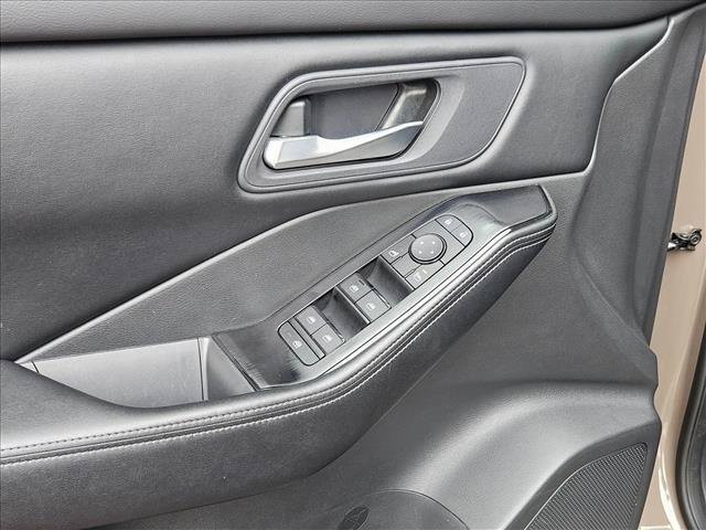 Used 2025 Nissan Rogue SV AWD/4WD image 11