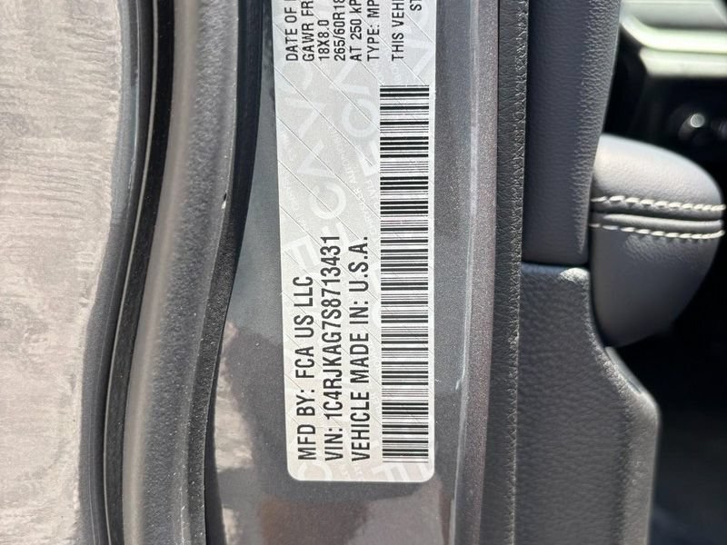 Used 2025 Jeep Grand Cherokee L Laredo w/ Trailer Tow Package AWD/4WD image 22