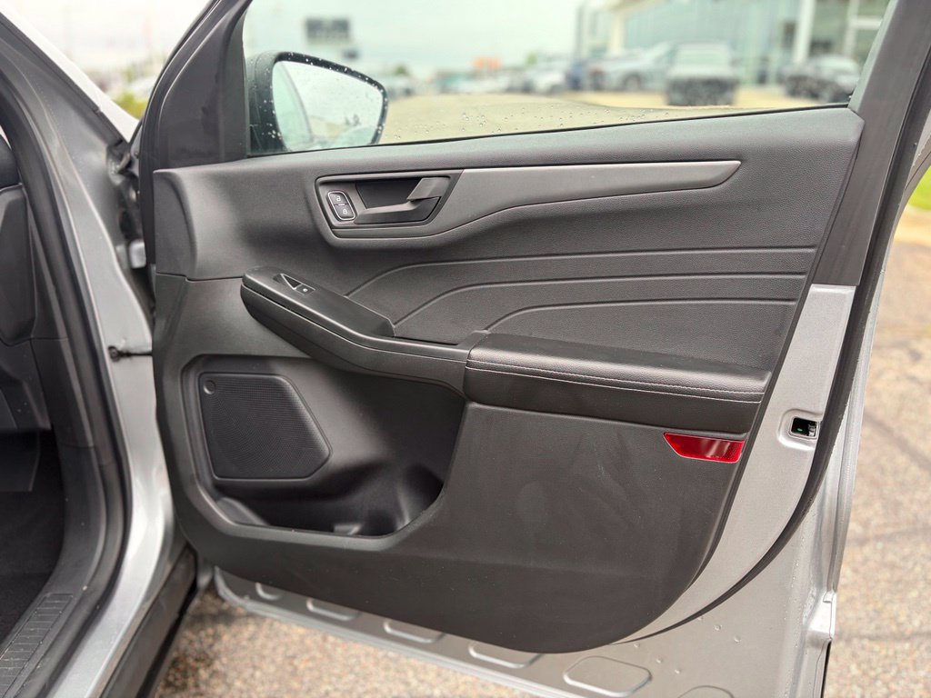 Used 2023 Ford Escape Active w/ Tech Pack #1 AWD/4WD image 17
