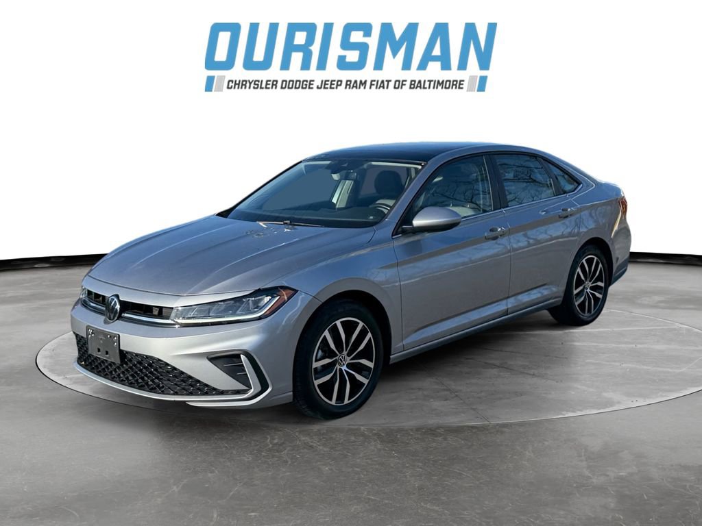 Used 2025 Volkswagen Jetta SE image 2