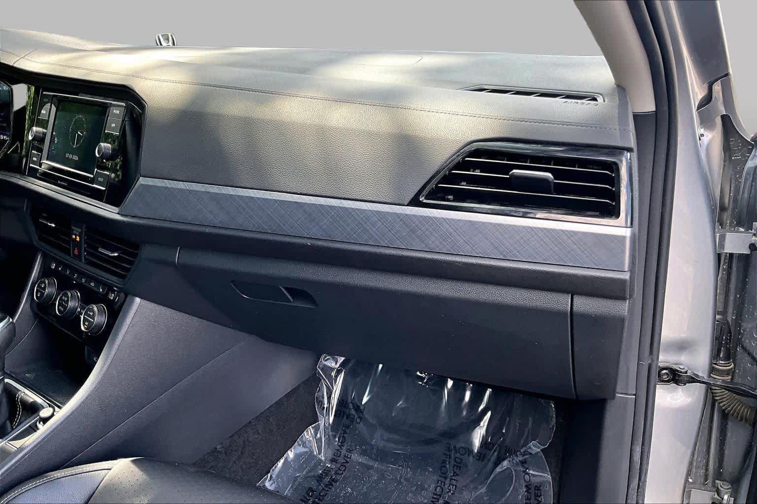 Used 2023 Volkswagen Jetta SE FWD image 19