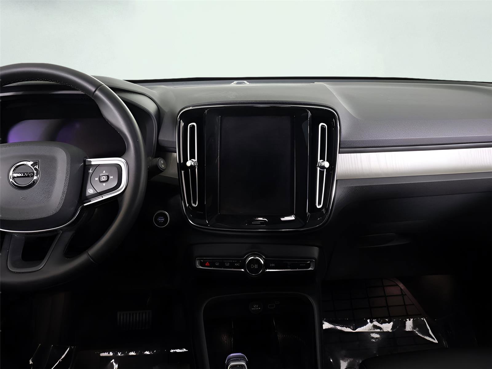 Used 2023 Volvo XC40 B5 Plus w/ Protection Package Premier image 39