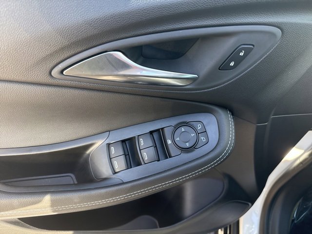 Used 2024 Buick Encore GX Sport Touring image 10