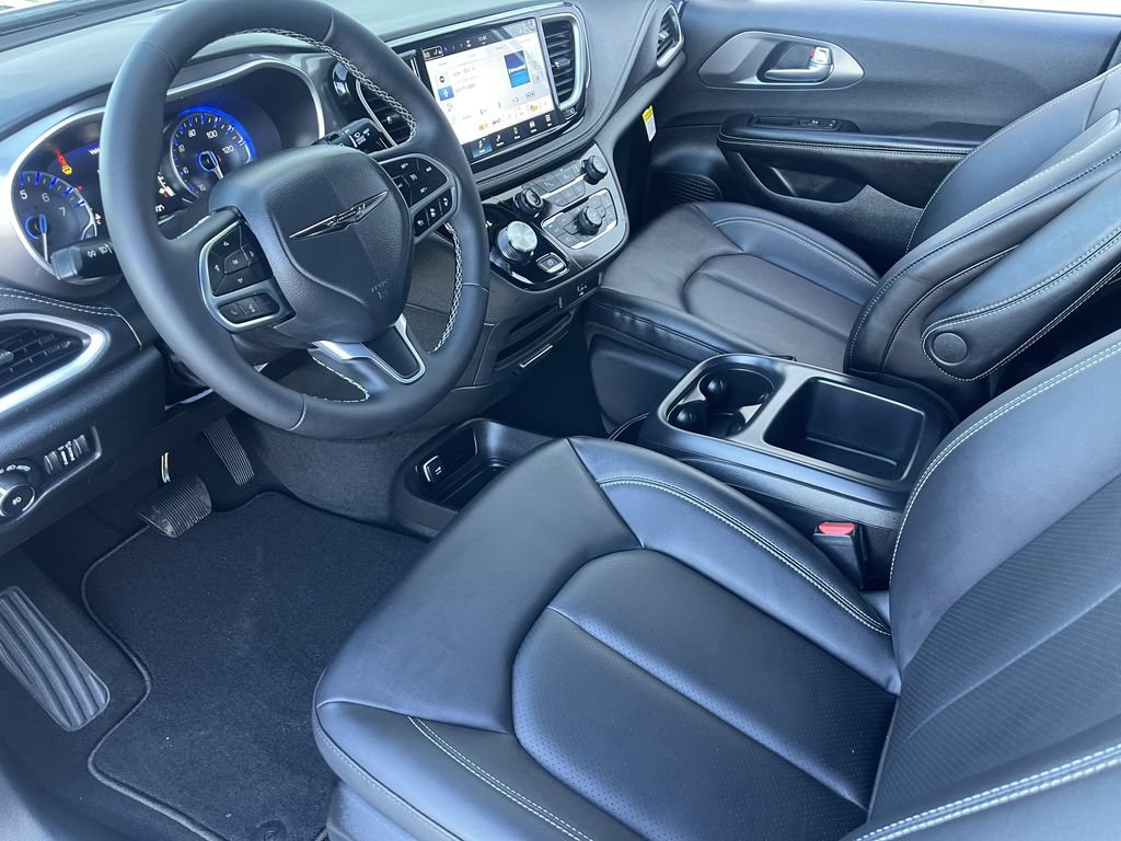 New 2026 Chrysler Pacifica Select FWD image 16