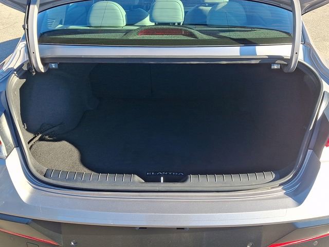 Used 2024 Hyundai Elantra Limited image 32