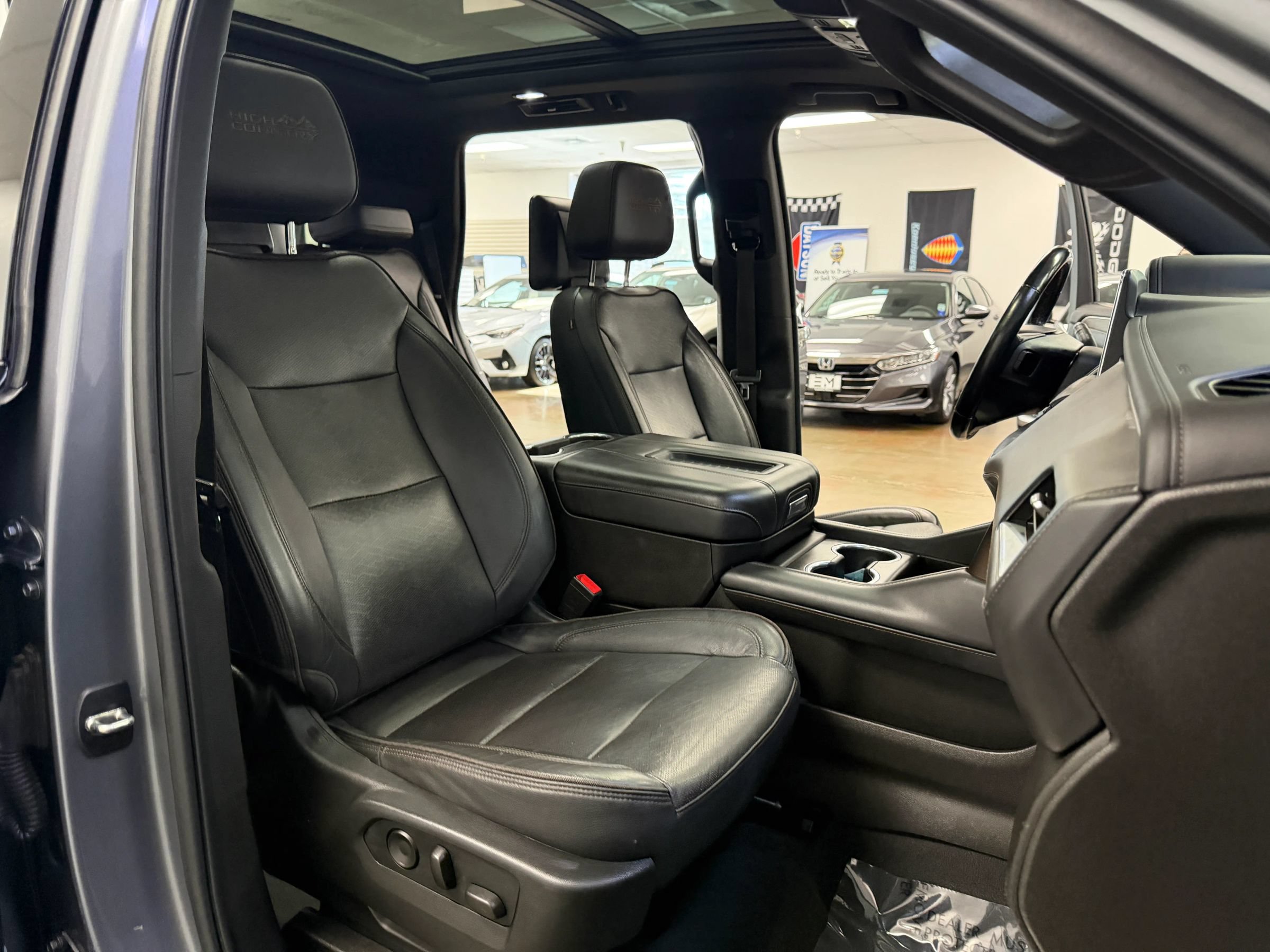 Used 2021 Chevrolet Tahoe High Country AWD/4WD image 32