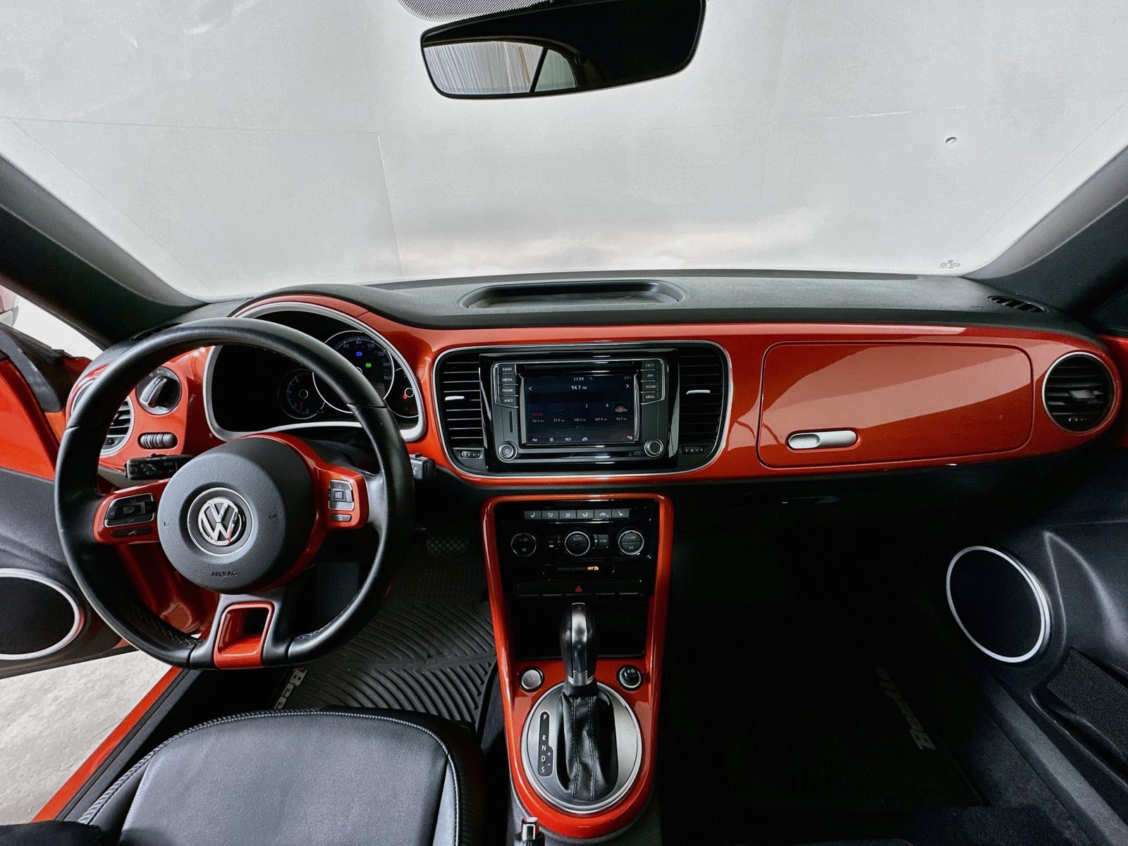 Used 2018 Volkswagen Beetle 2.0T SE FWD image 14