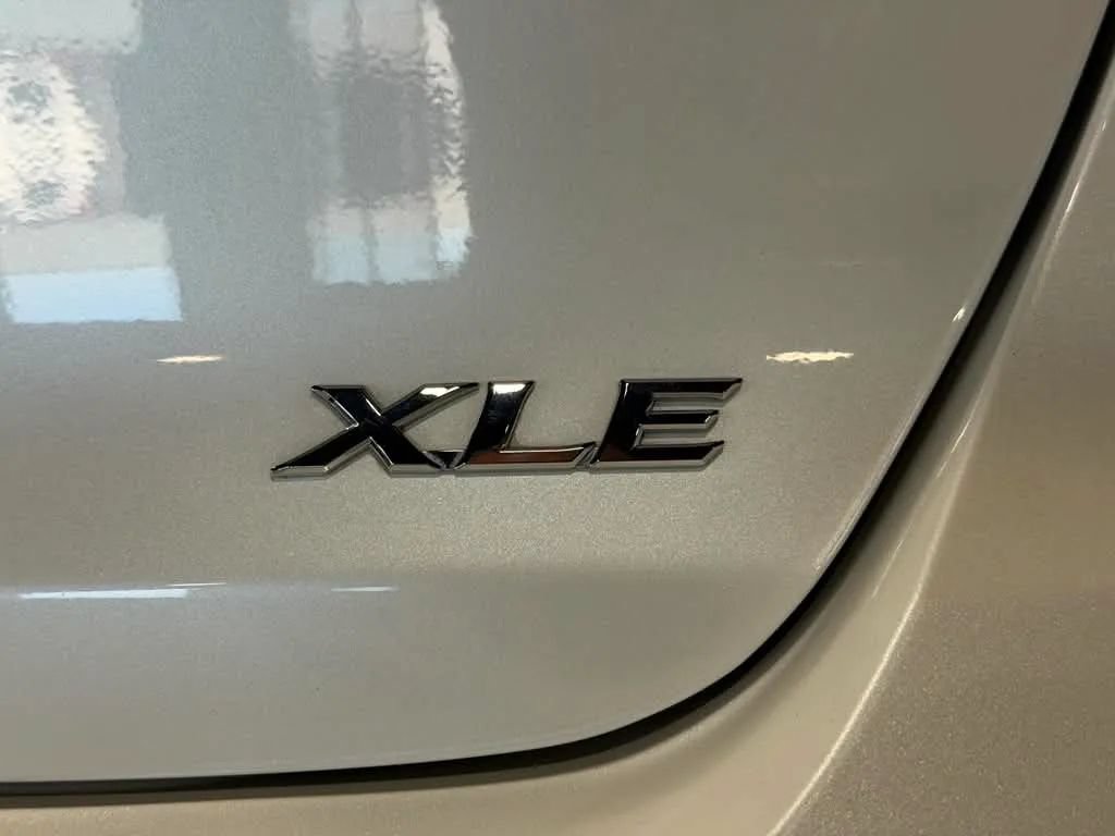 Used 2013 Toyota Venza XLE w/ XLE Premium Pkg FWD image 11