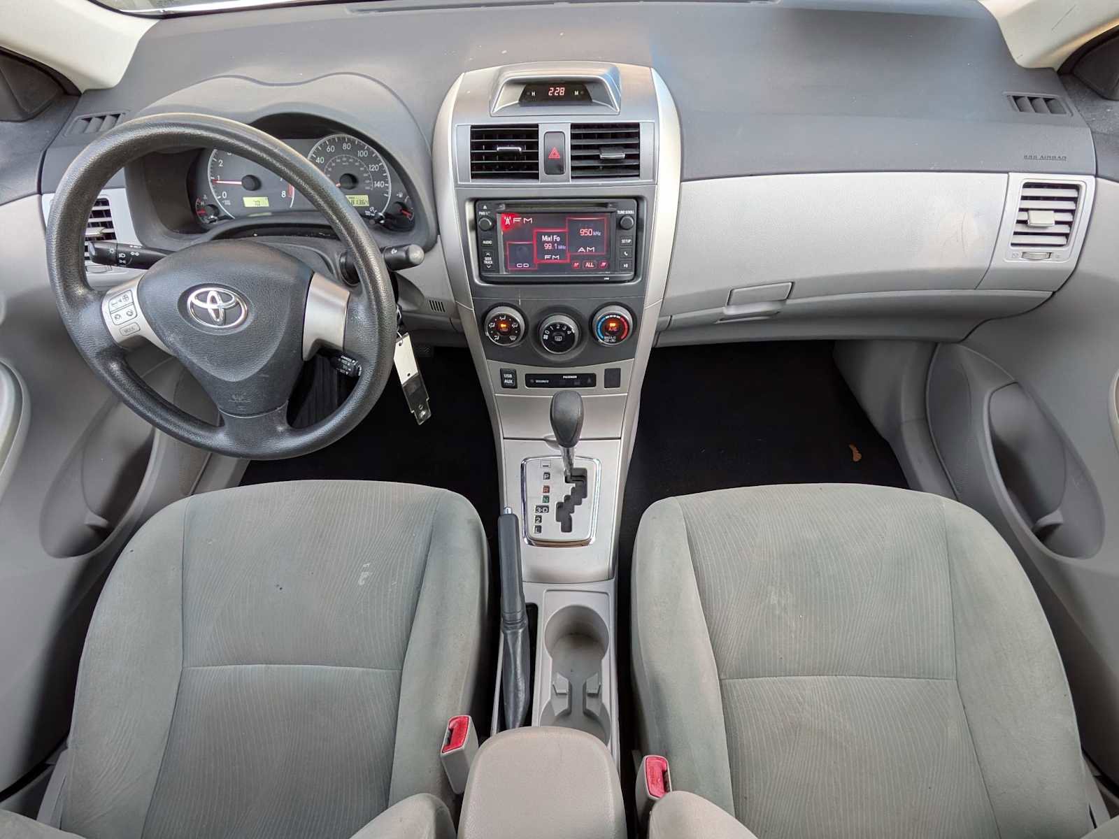 Used 2013 Toyota Corolla LE FWD image 19