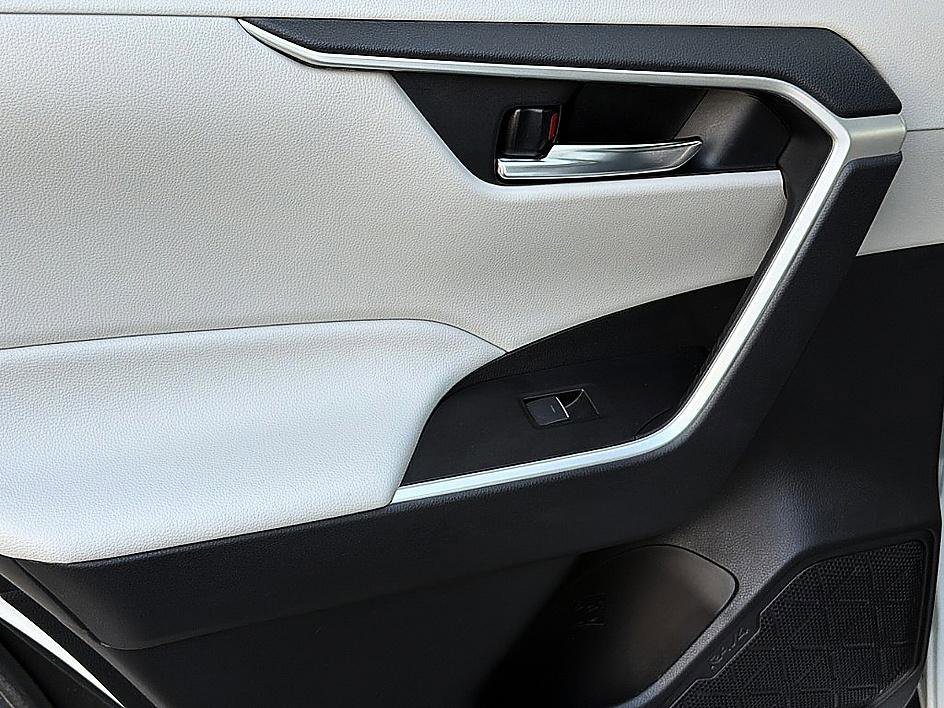 Used 2024 Toyota RAV4 XLE w/ Convenience Package image 9