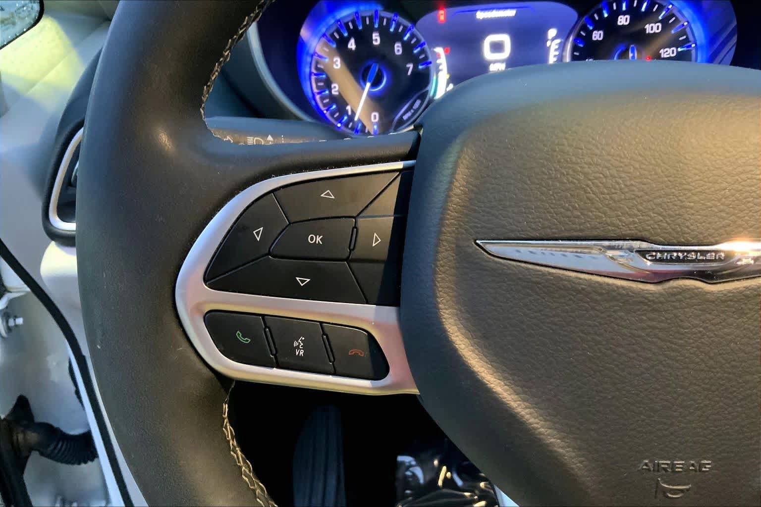 Used 2024 Chrysler Pacifica Touring-L FWD image 23