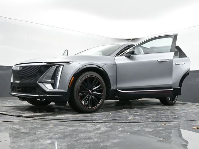 New 2025 Cadillac Lyriq Luxury w/ LPO, Red Accent Package image 60