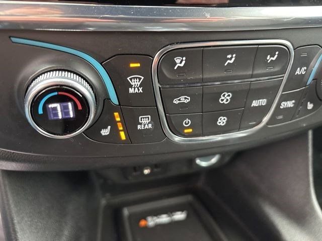 Used 2023 Chevrolet Traverse LT image 25