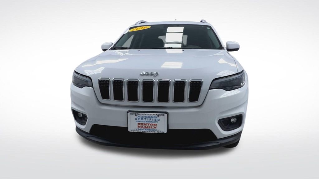 Used 2019 Jeep Cherokee Latitude Plus AWD/4WD image 3