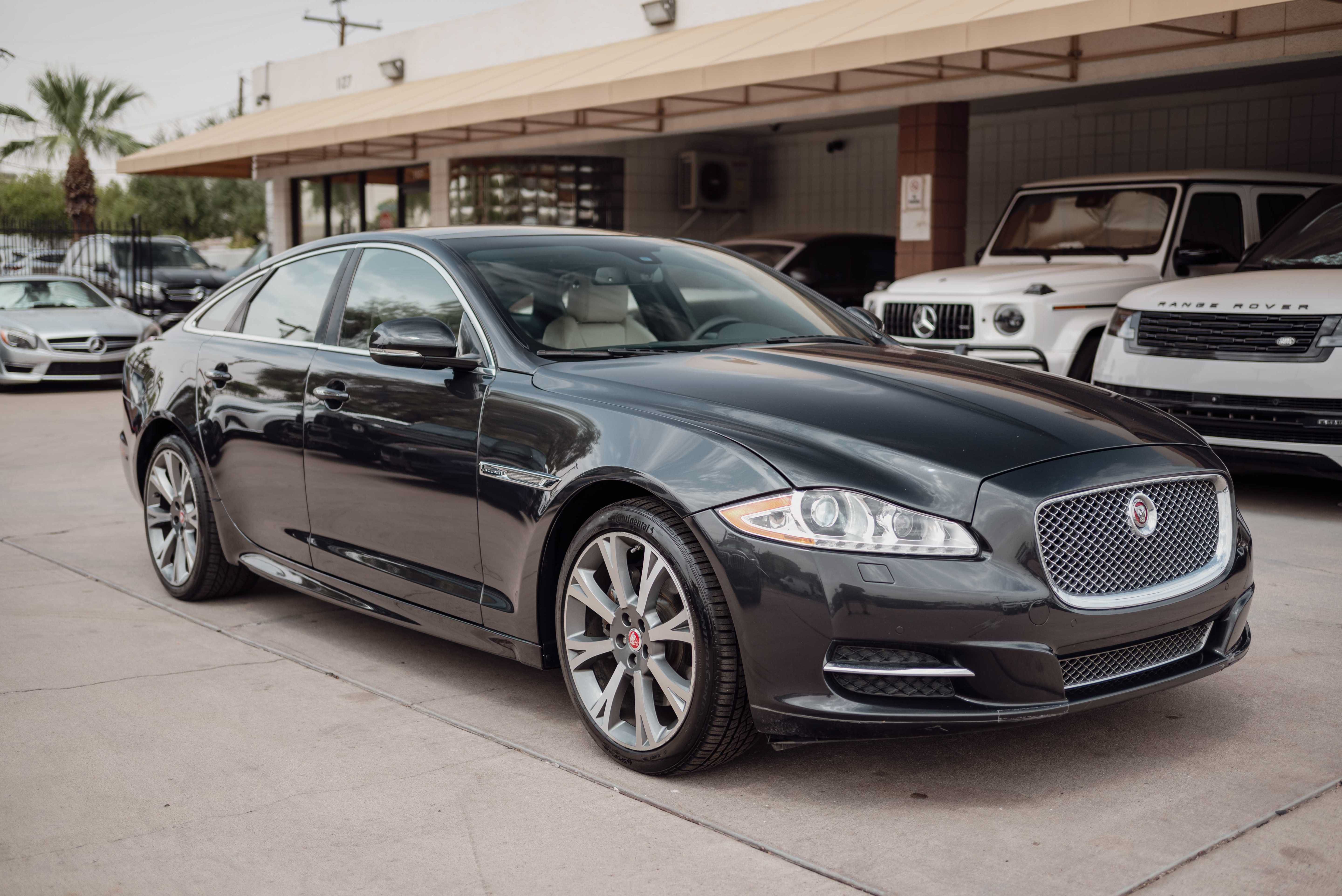 Used 2015 Jaguar XJ RWD image 3