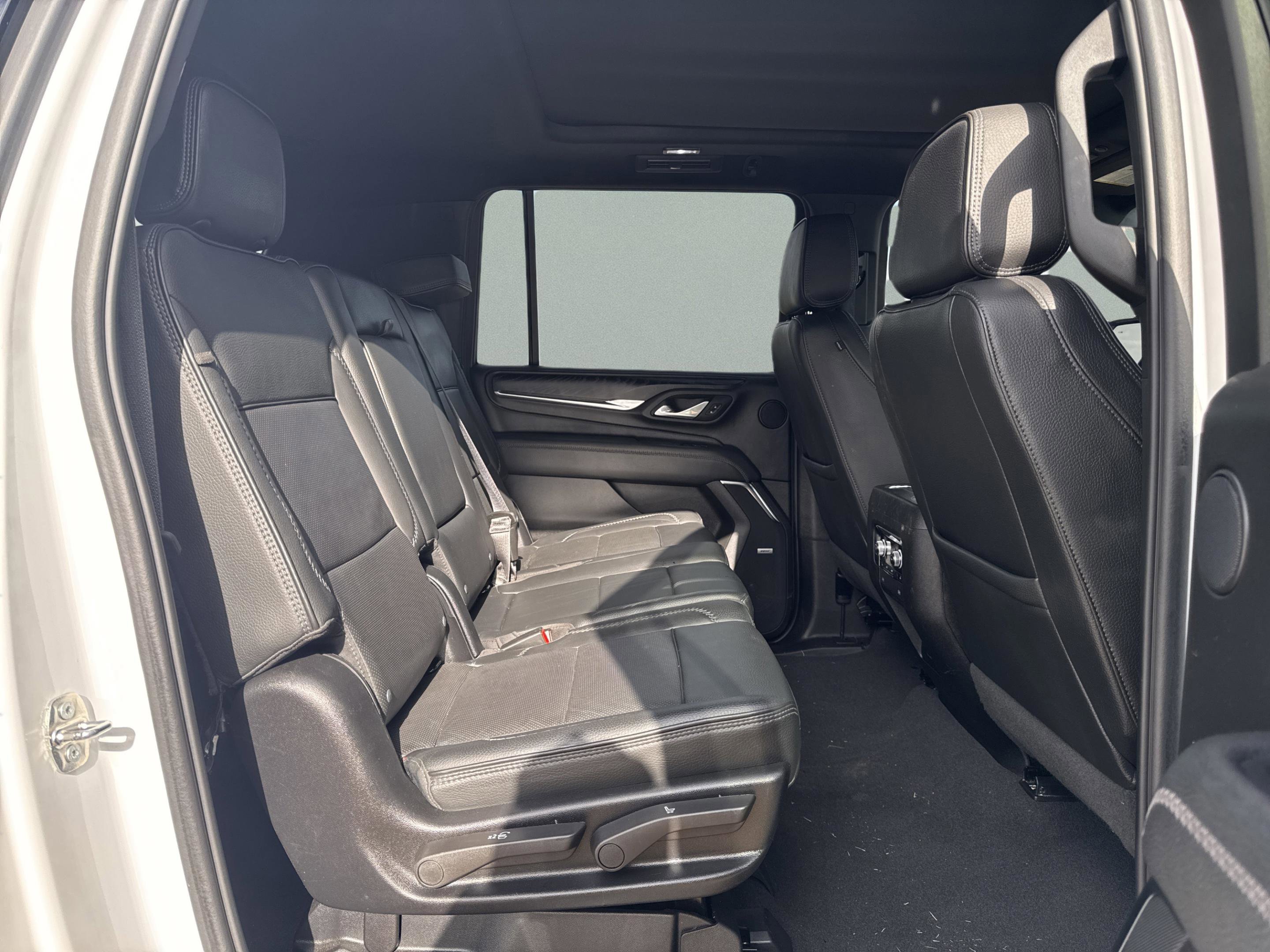 Used 2024 GMC Yukon XL Denali image 30