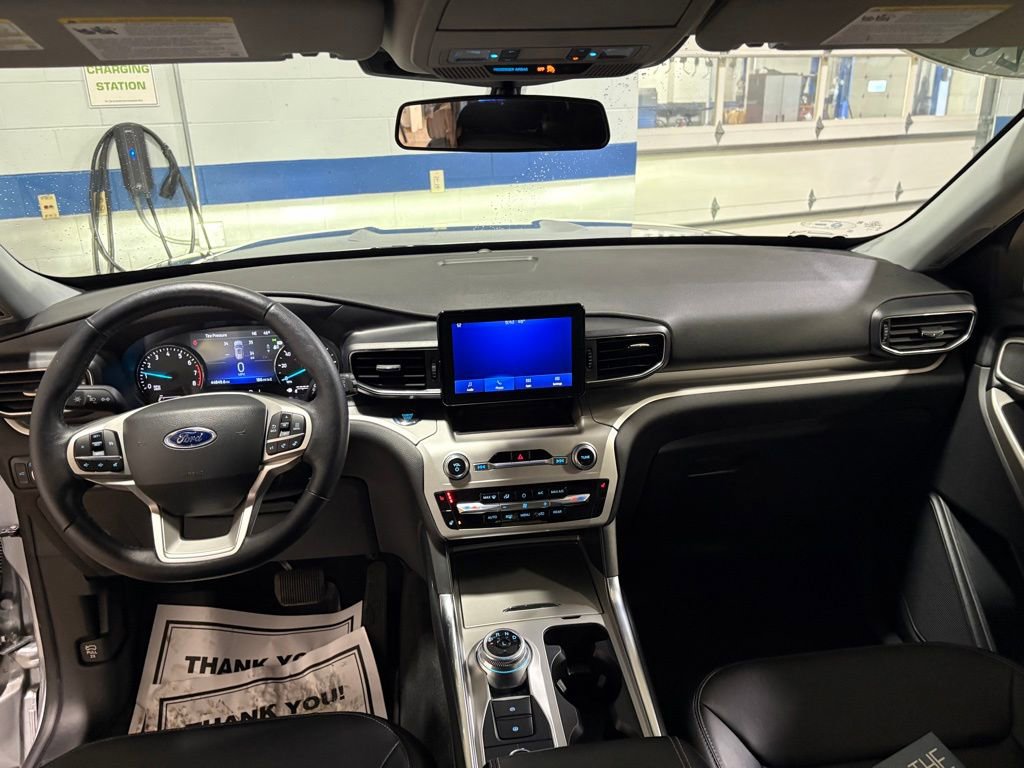 Used 2022 Ford Explorer XLT w/ Equipment Group 202A AWD/4WD image 11