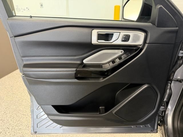 Used 2022 Ford Explorer ST w/ Equipment Group 401A AWD/4WD image 8
