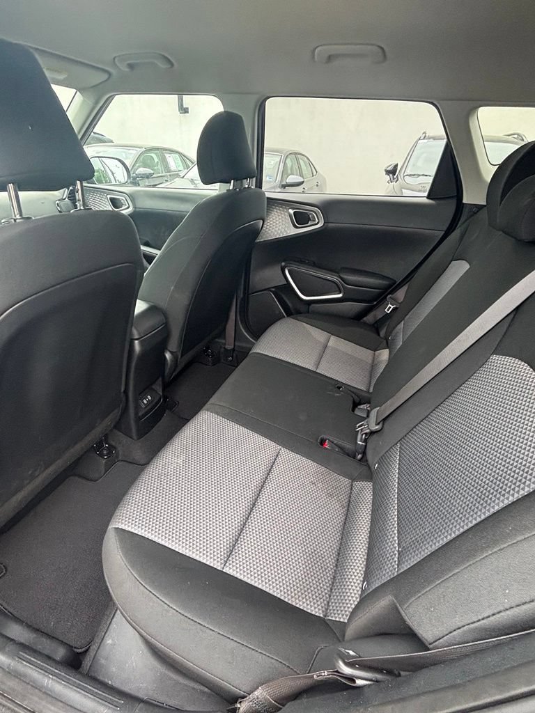 Used 2023 Kia Soul S FWD image 17