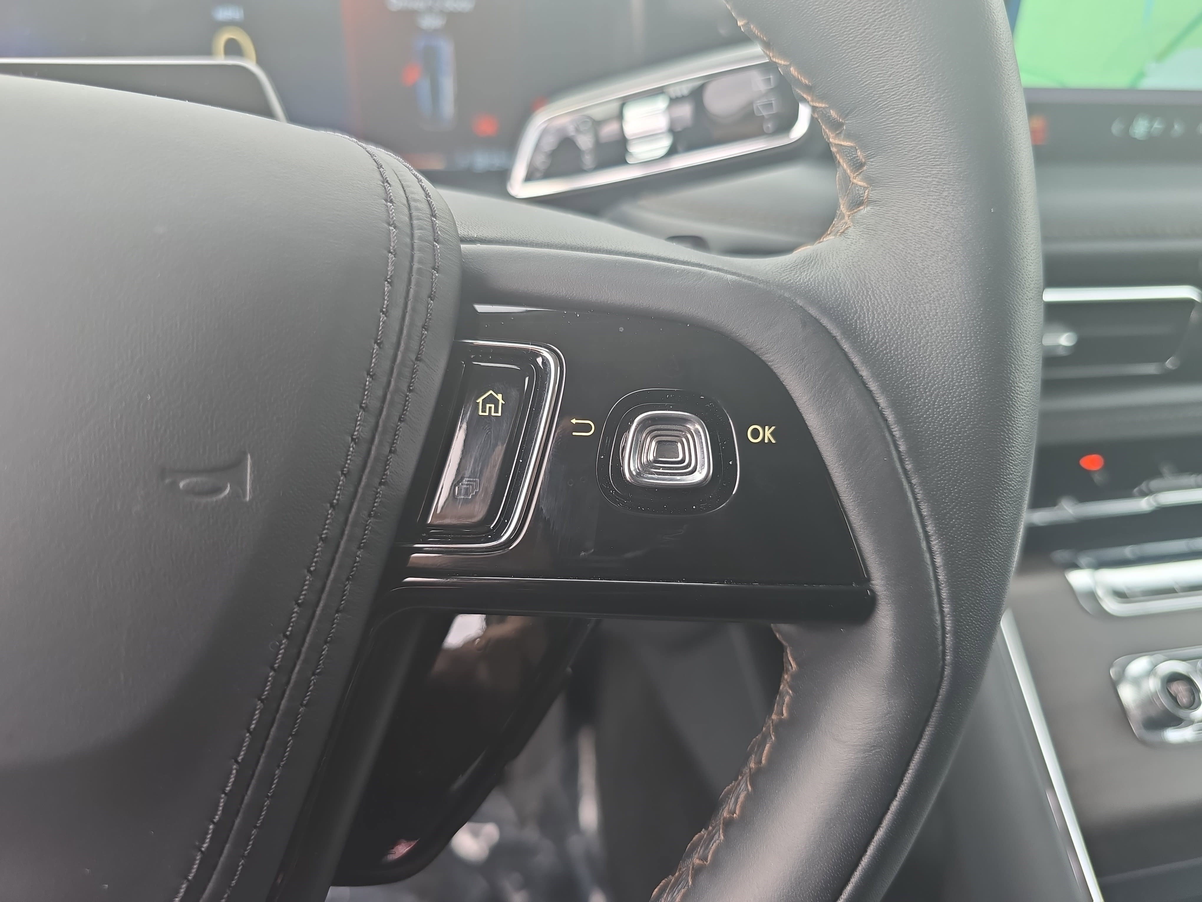 Used 2025 Lincoln Aviator Reserve w/ Equipment Group 201A image 18