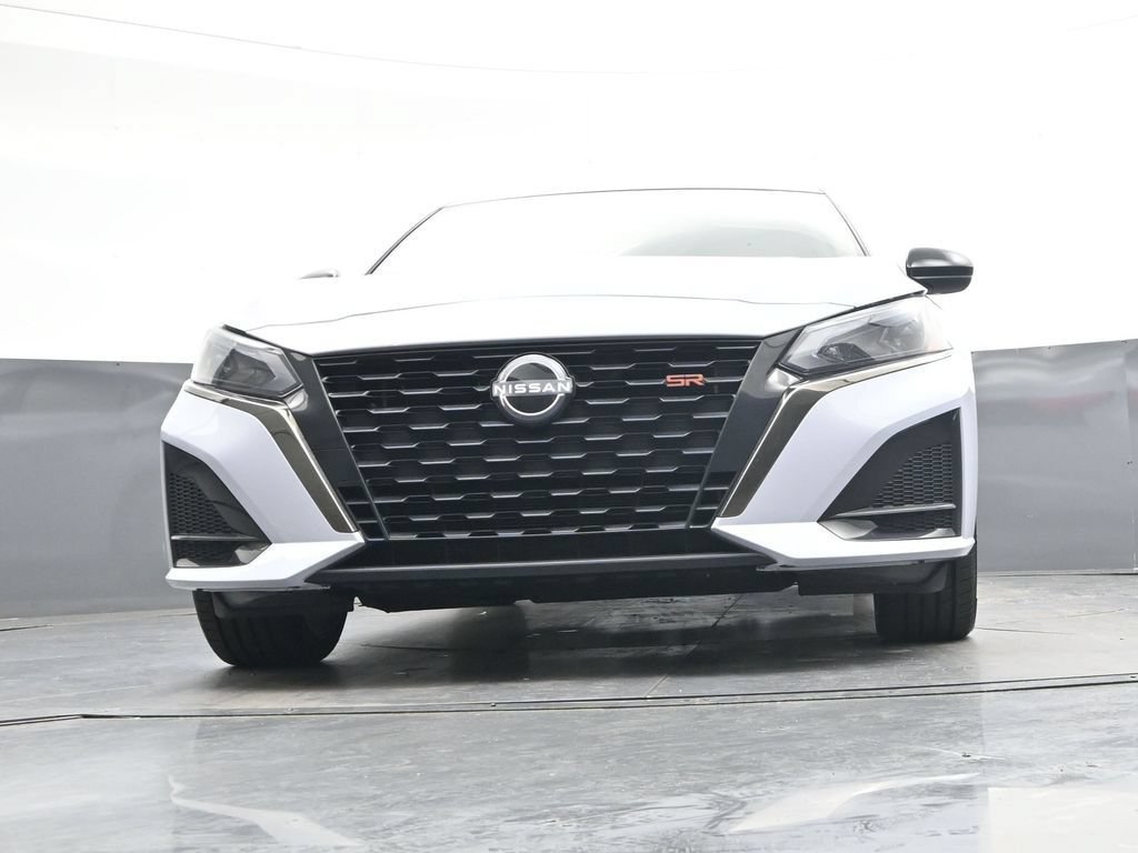 Used 2025 Nissan Altima 2.5 SR FWD image 41