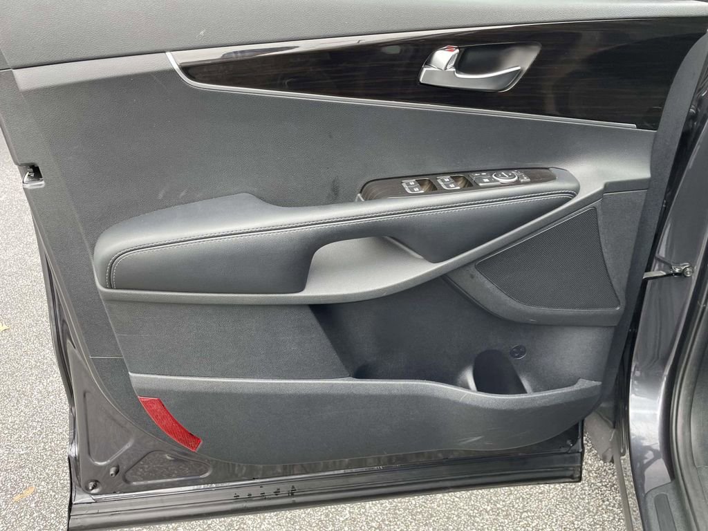 Used 2019 Kia Sorento LX image 15