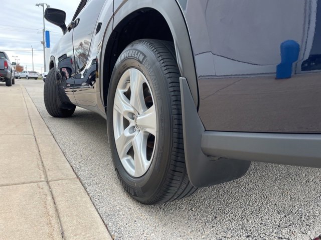 Used 2023 Toyota Highlander L image 18