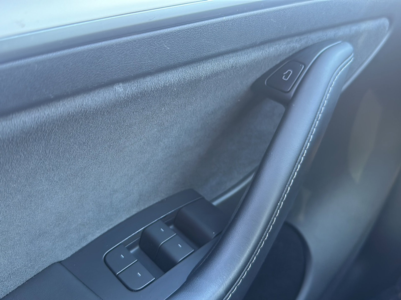 Used 2022 Tesla Model Y Long Range image 23