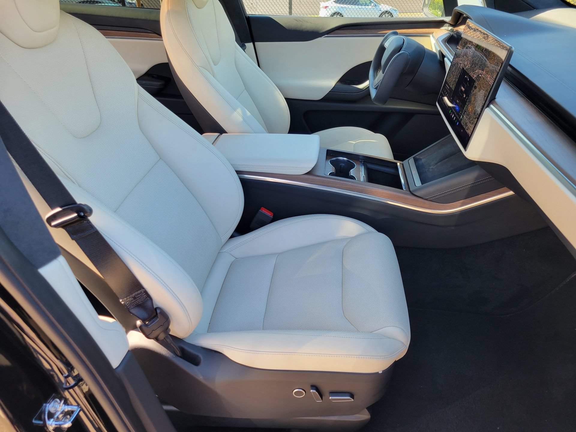 Used 2022 Tesla Model X AWD/4WD image 23