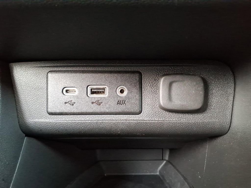 Used 2023 Buick Encore GX Select w/ Safety Package II image 22