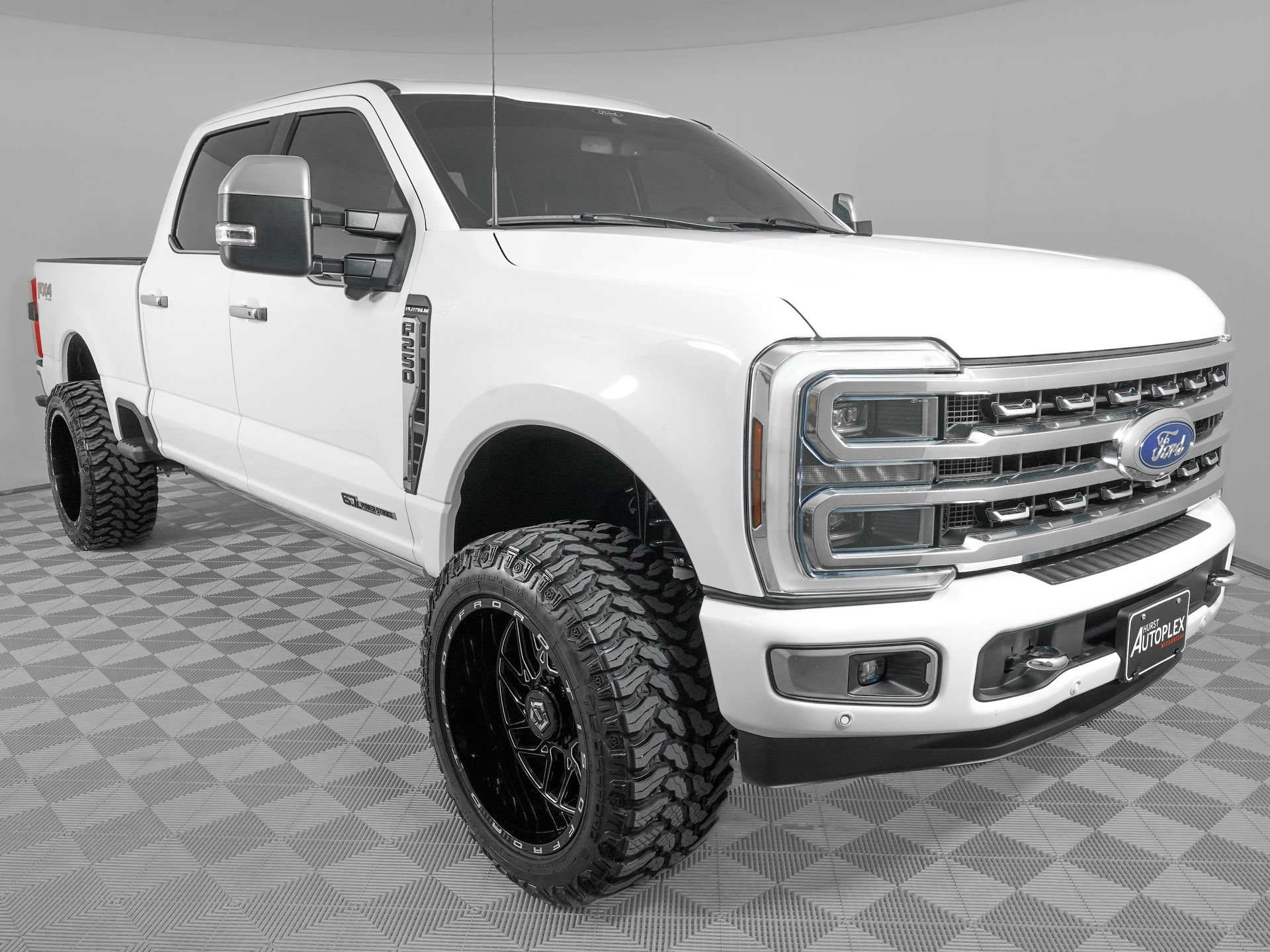Used 2024 Ford F250 Platinum w/ FX4 Off-Road Package AWD/4WD image 2