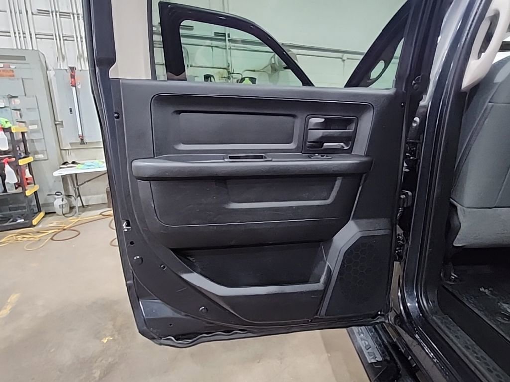 Used 2016 RAM 2500 Tradesman w/ Chrome Appearance Group AWD/4WD image 11