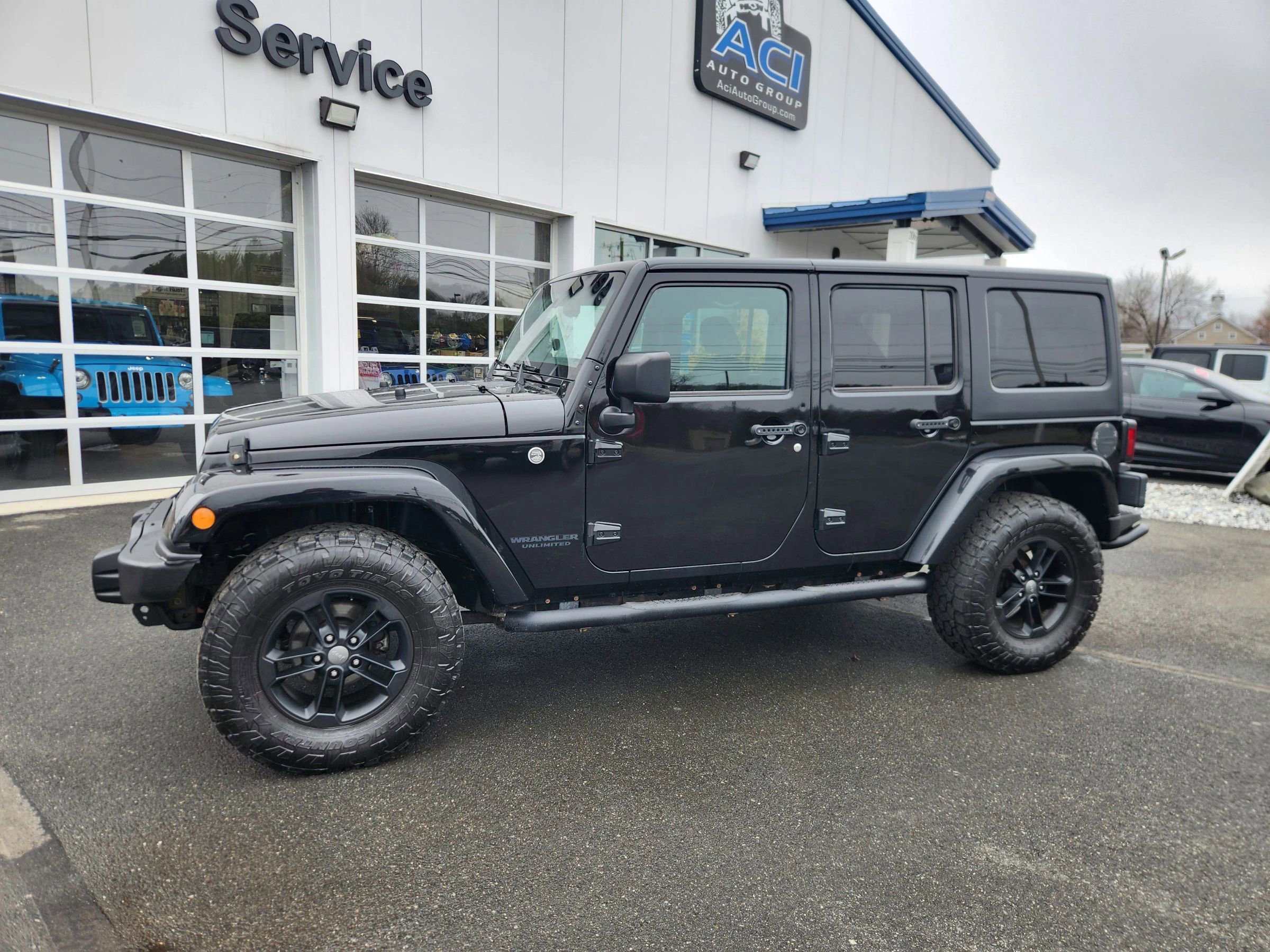 Used 2017 Jeep Wrangler Unlimited Sahara AWD/4WD image 7
