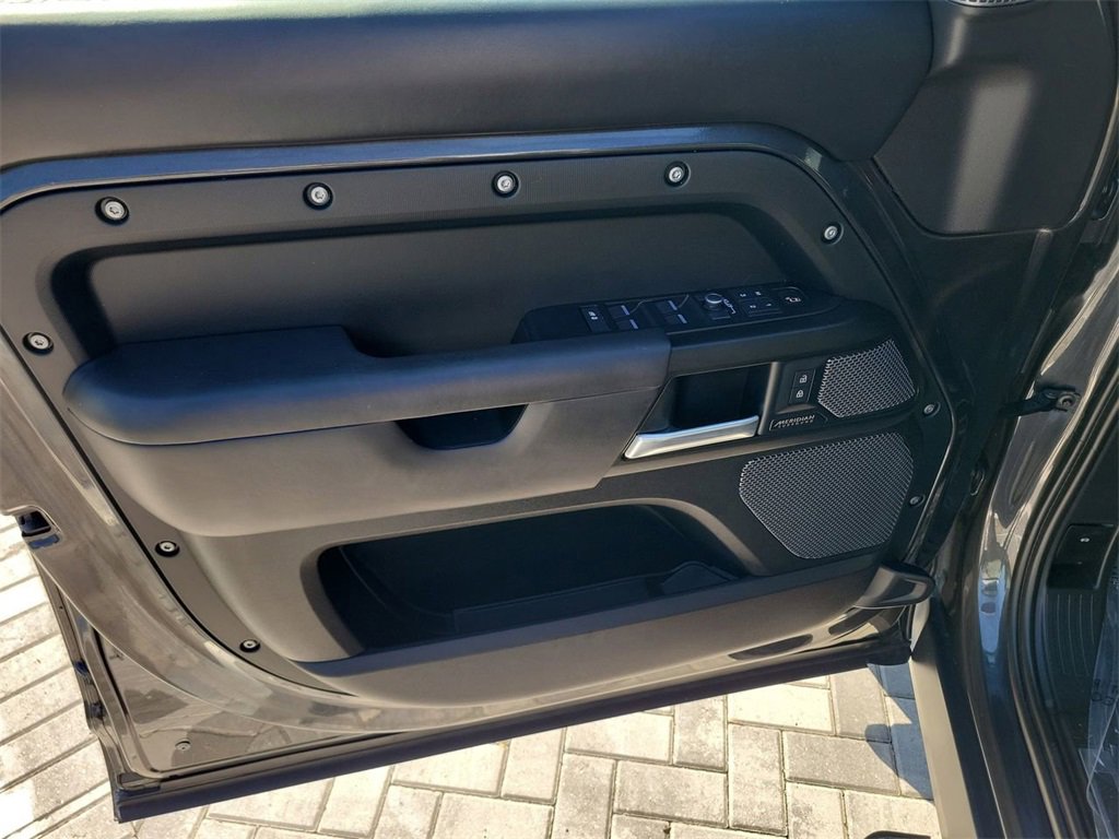 Certified 2023 Land Rover Defender 110 V8 image 22