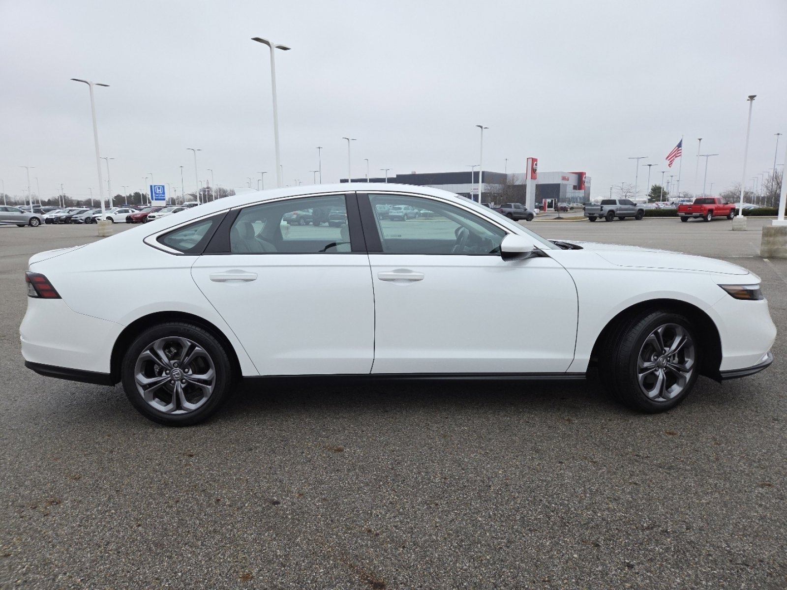 Used 2023 Honda Accord EX image 19