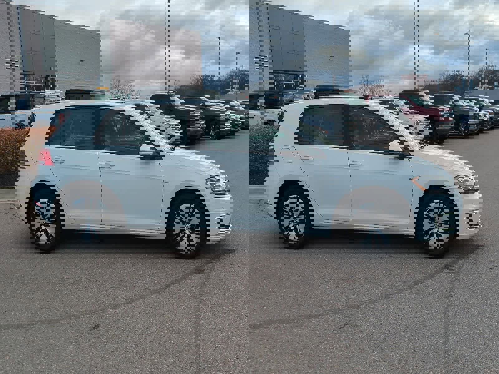 Used 2017 Volkswagen e-Golf SEL Premium image 9