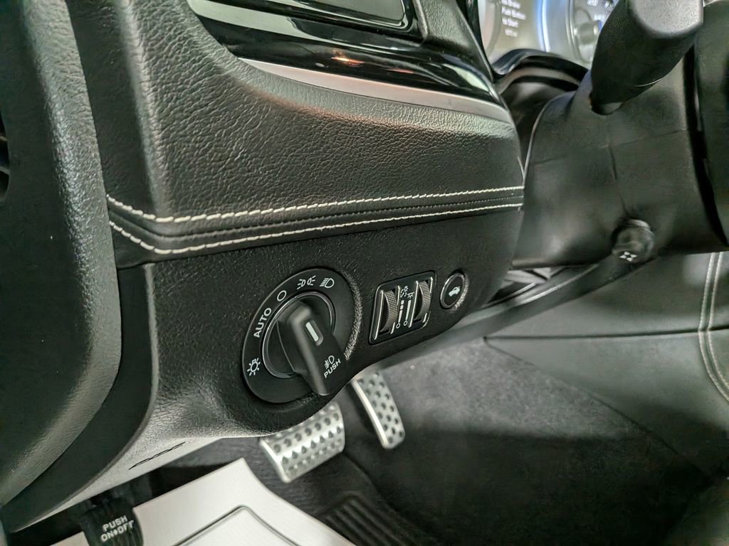 Certified 2023 Chrysler 300 C RWD image 20