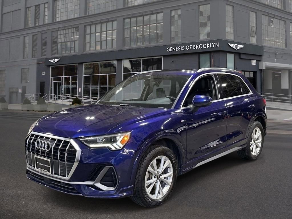Used 2022 Audi Q3 2.0T Premium Plus w/ Premium Plus Package AWD/4WD image 1