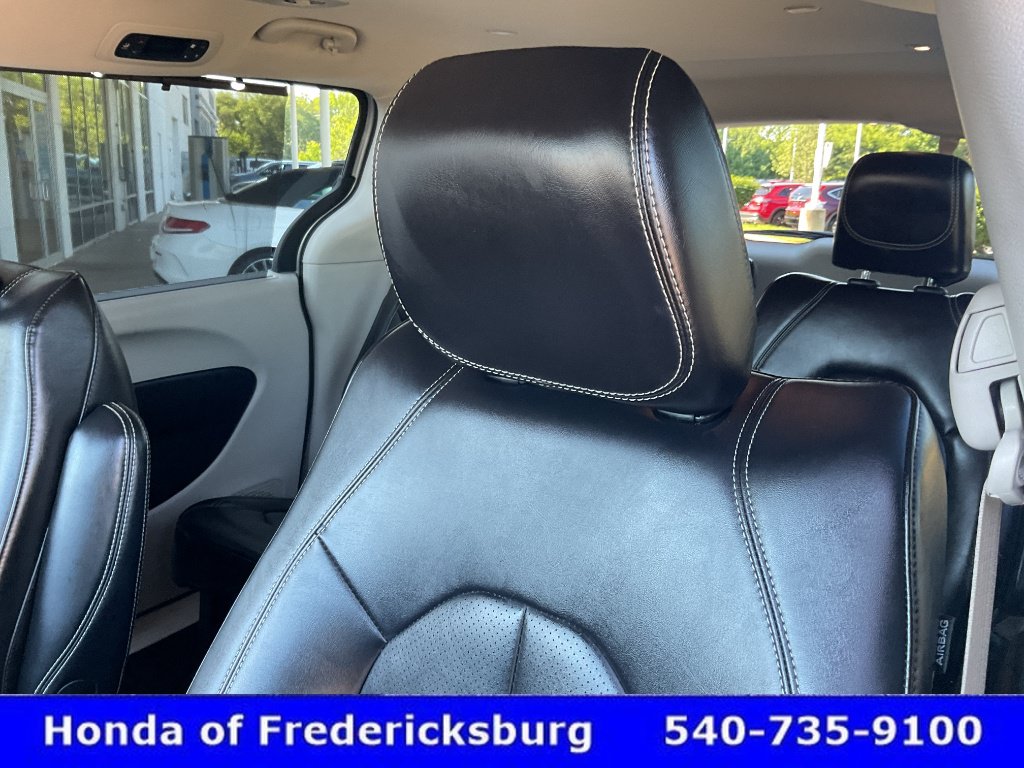 Used 2024 Chrysler Pacifica Touring-L FWD image 32