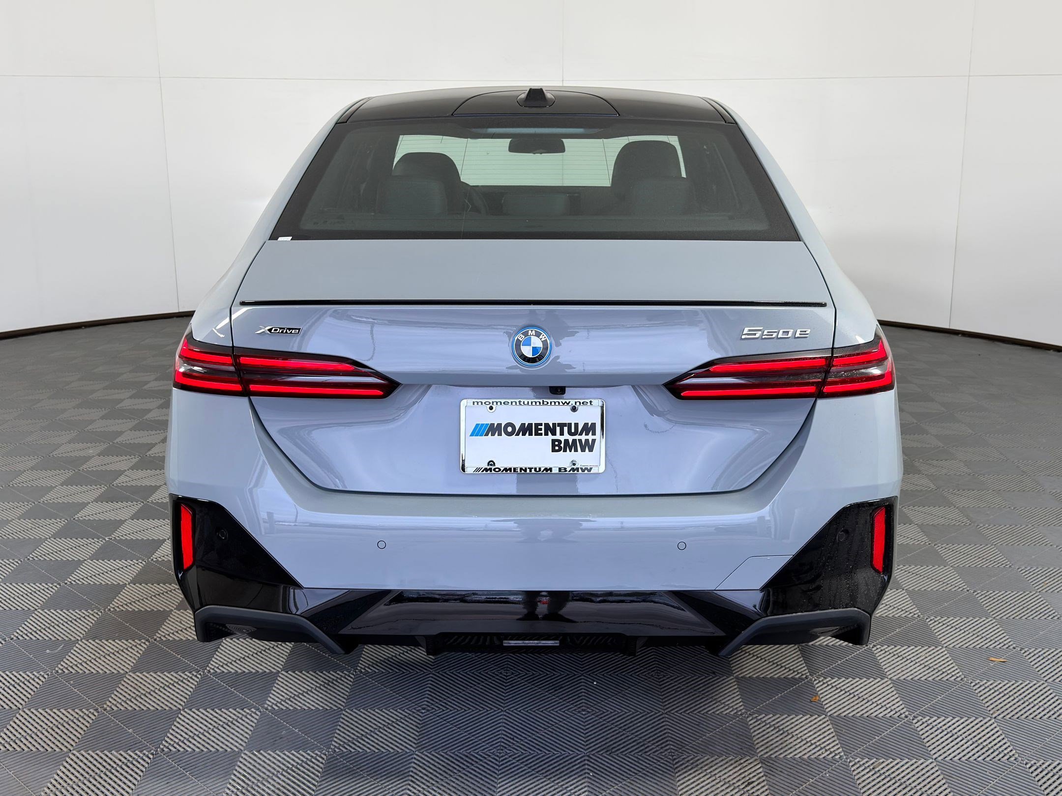 New 2026 BMW 550e xDrive w/ Executive Package image 8