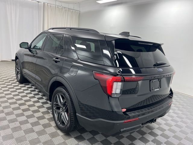 Used 2025 Ford Explorer ST-Line w/ Premium Package image 6