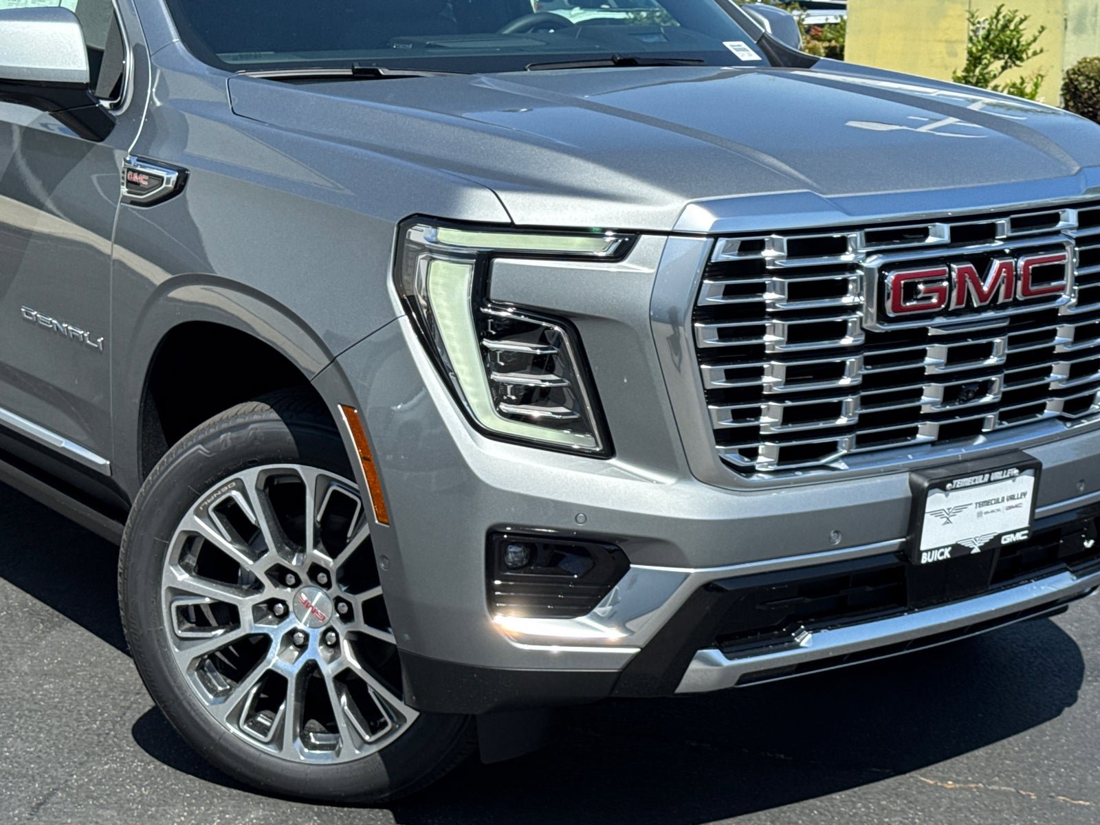 New 2026 GMC Yukon XL Denali w/ Denali Reserve Package AWD/4WD image 3