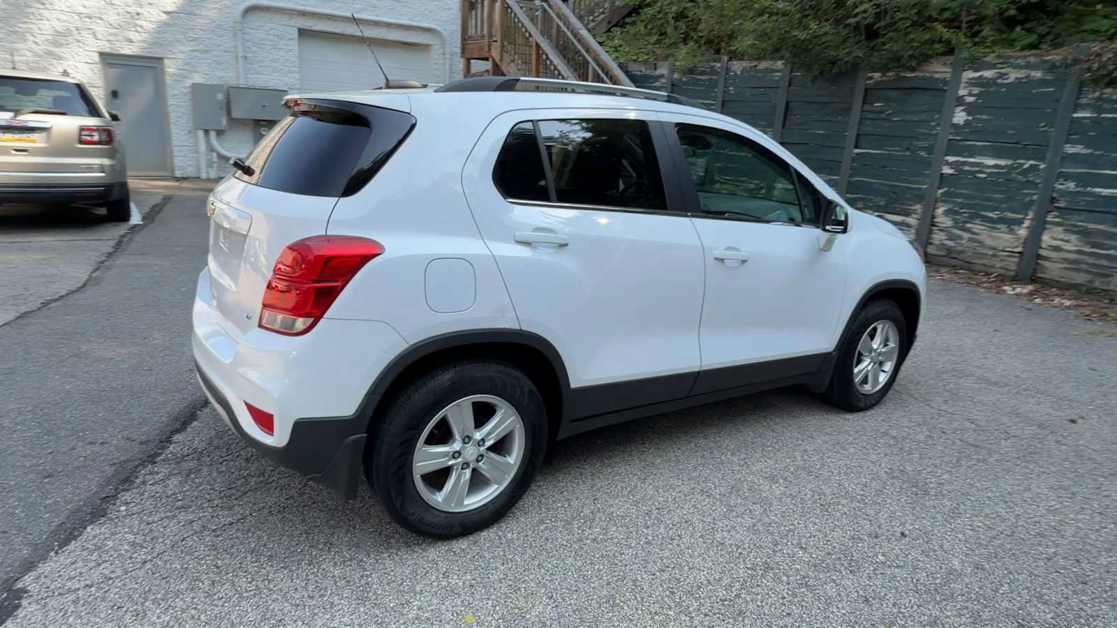 Used 2018 Chevrolet Trax LT w/ LPO, Protection Package FWD image 8