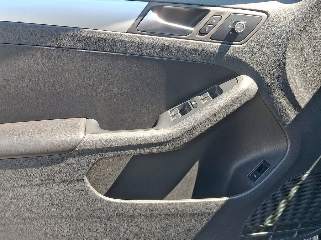 Used 2013 Volkswagen Jetta SE image 11